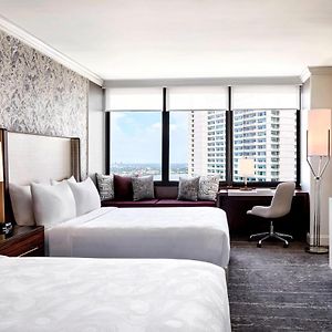 Deluxe  Queen Room Mobility accessible